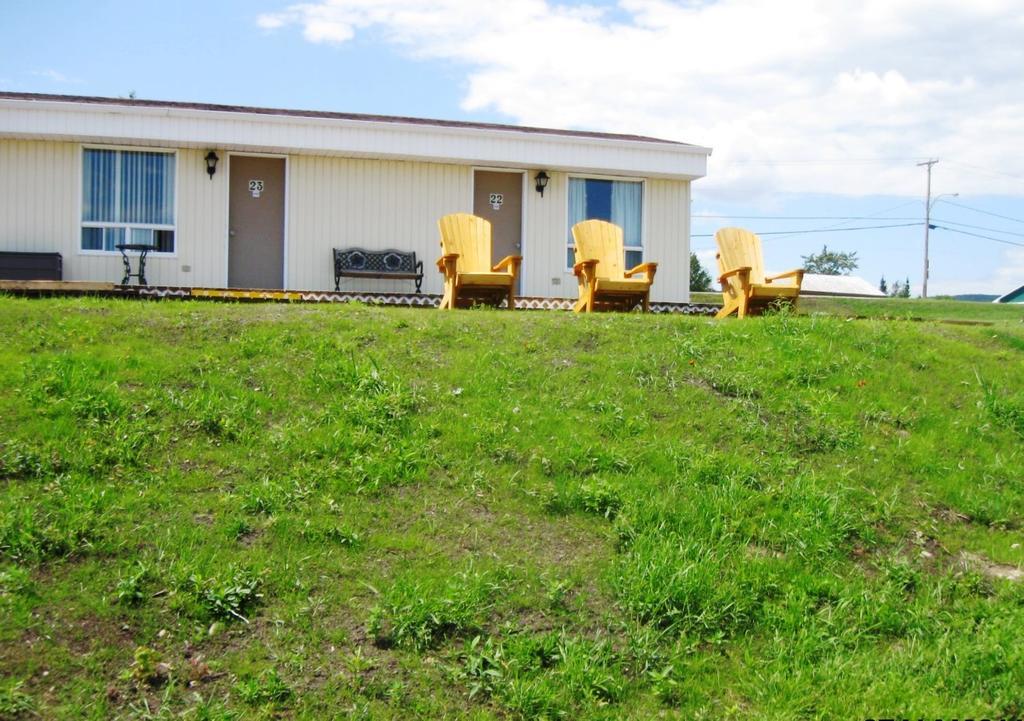 Motel De La Pointe Aux Bouleaux 拜圣卡特琳 外观 照片