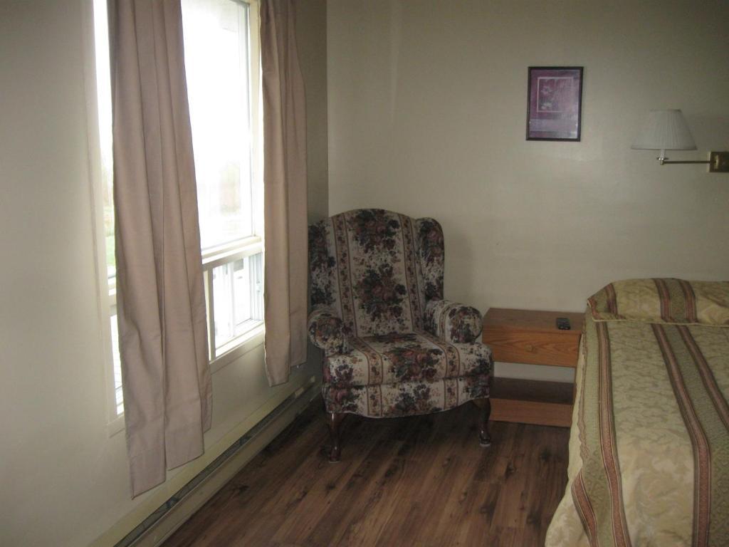 Motel De La Pointe Aux Bouleaux 拜圣卡特琳 外观 照片