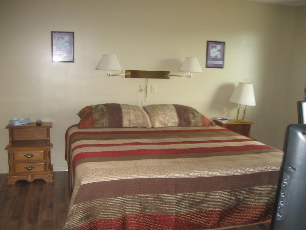 Motel De La Pointe Aux Bouleaux 拜圣卡特琳 外观 照片