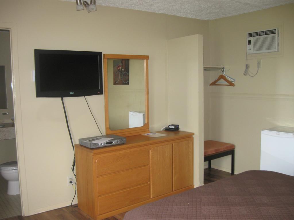 Motel De La Pointe Aux Bouleaux 拜圣卡特琳 外观 照片