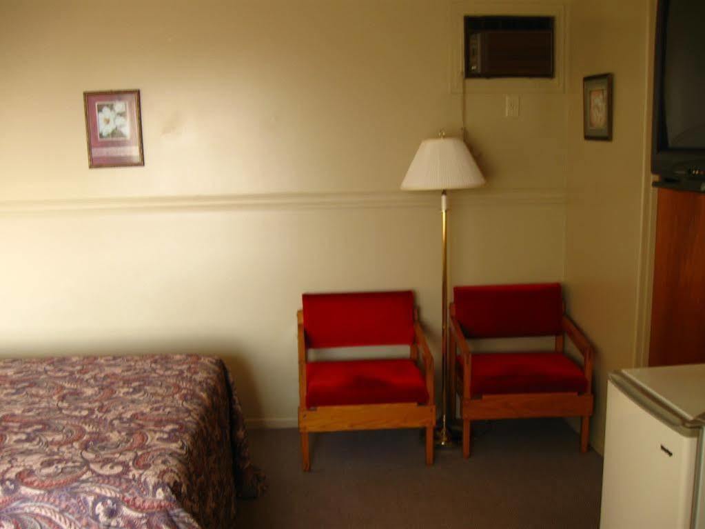 Motel De La Pointe Aux Bouleaux 拜圣卡特琳 外观 照片