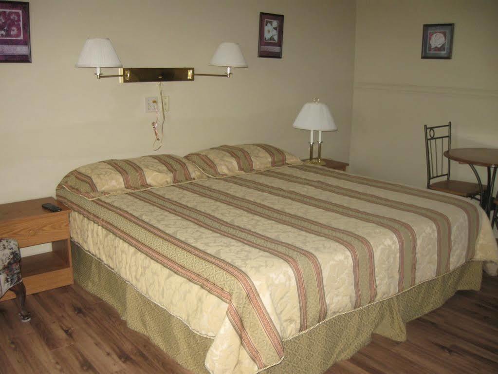 Motel De La Pointe Aux Bouleaux 拜圣卡特琳 外观 照片